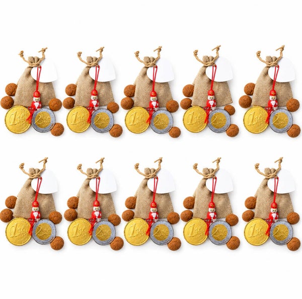 10 Jute zakjes met elk een kaartje, pepernoten, chocolade munten en houten gelukspoppetje Sinterklaas