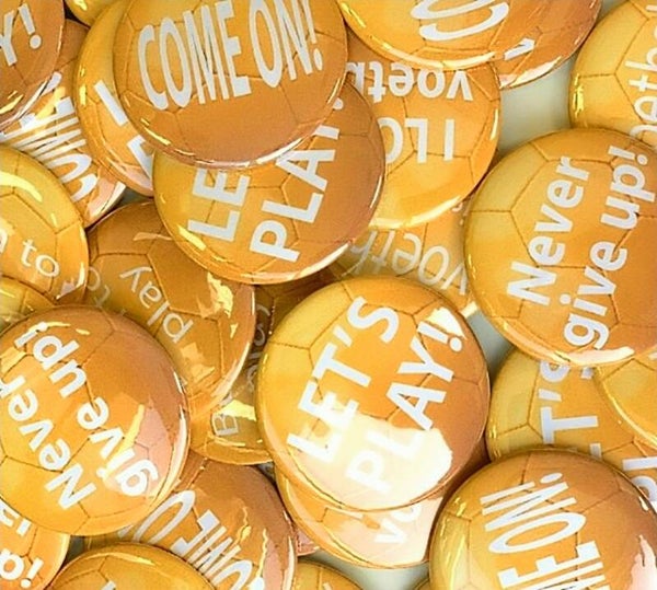 12 Voetbal buttons met diverse teksten
