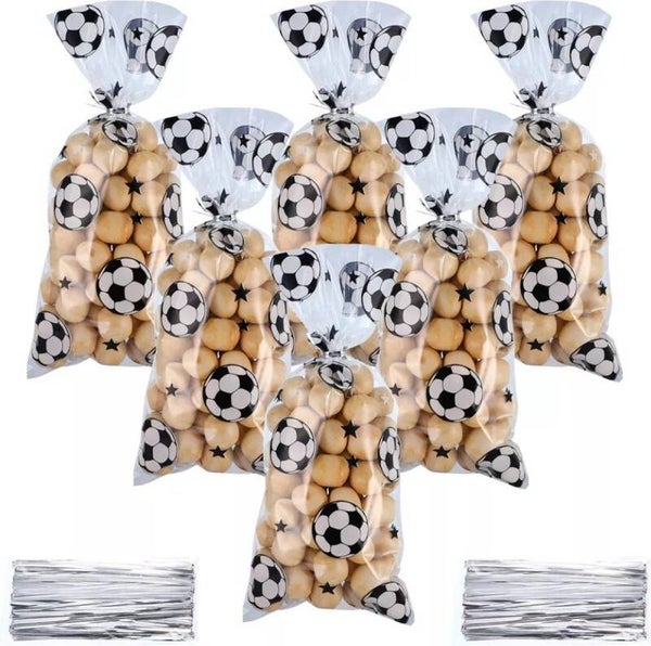 Pak met 25 doorzichtige cellofaan zakjes met voetbal opdruk