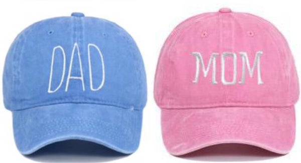 Set met 1 cap Mom licht roze en en 1 cap Dad licht blauw