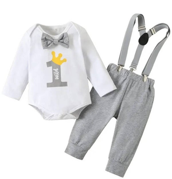 1e verjaardag cakesmash set voor jongens met grijze broek met bretels en romper