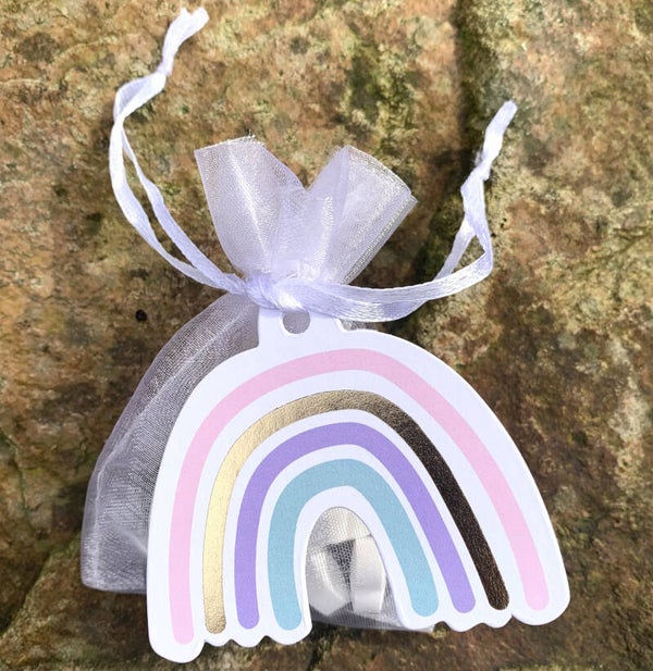 Organza zakje wit met kaartje Regenboog en 10 hartvormige mini pepermuntjes