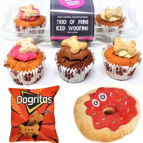 Honden cadeau- en snack pakket met 3 muffins en 2 speeltjes