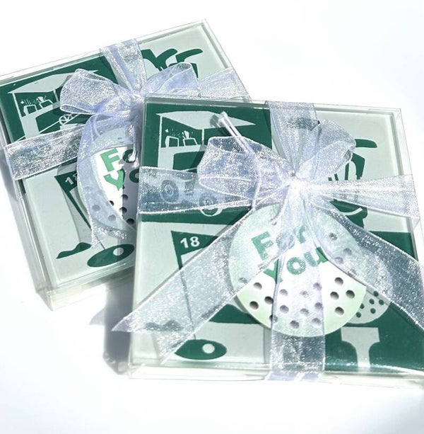 Golf cadeautje in de vorm van 2 glazen onderzetters