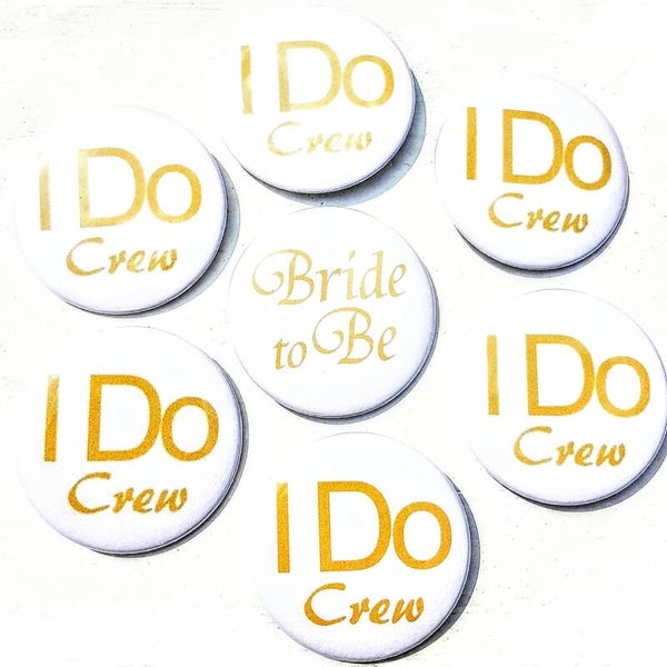 Set met 7 buttons I Do Crew wit goud en 1 button Bride to Be wit goud