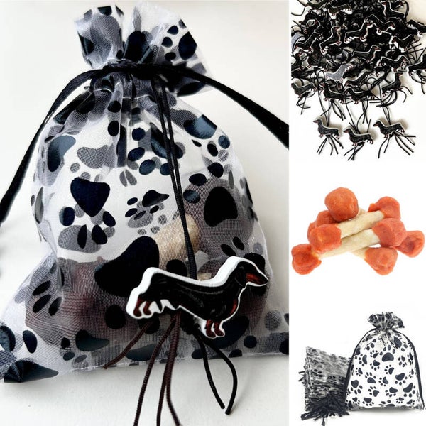 Jute zakje met houten gelukspoppetje Teckel en zalmkluifje