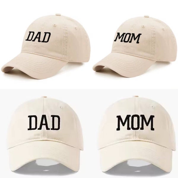 Set met 1 cap Mom licht beige en en 1 cap Dad licht beige