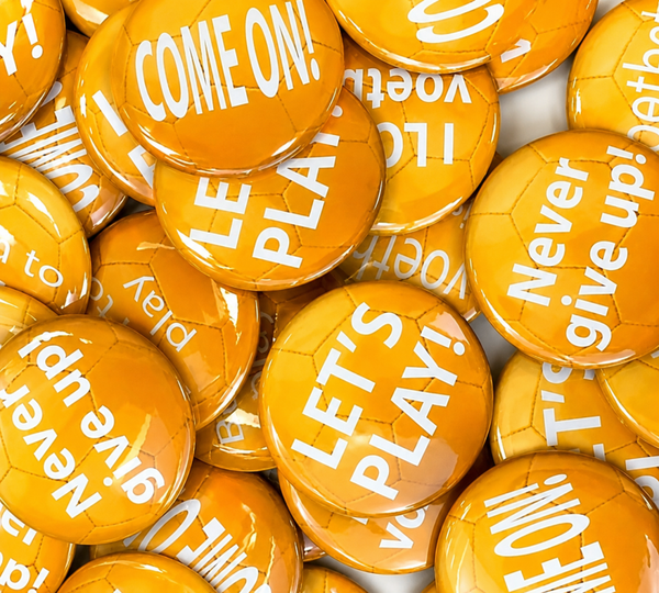 12 Voetbal buttons met diverse teksten
