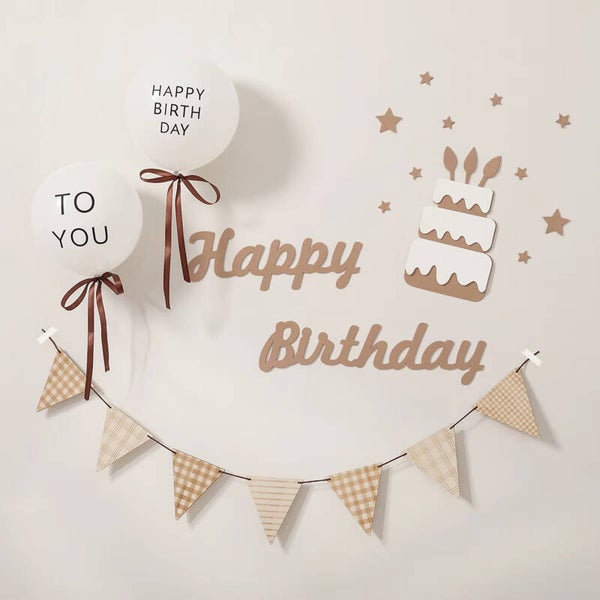 Happy Birthday wanddecoratie van vilt, lint en ballonnen