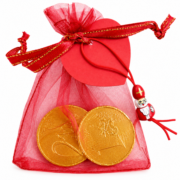 Schoencadeautje rood organza zakje met kaartje, 2 chocolade munten en Sinterklaas gelukspoppetje