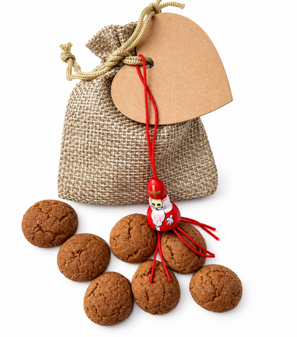 Jute zakje met kaartje, 7 pepernoten en houten gelukspoppetje Sinterklaas