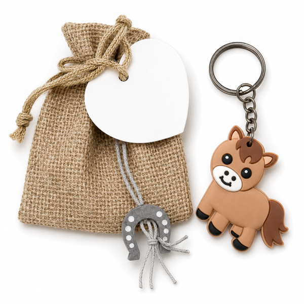 Jute giftbag + hoefijzer gelukspoppetje, rubberen sleutelhanger Paardje en hartvormig kraft kaartje