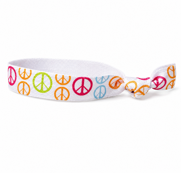 Elastische vredes armband/haarelastiek wit met regenboog kleuren