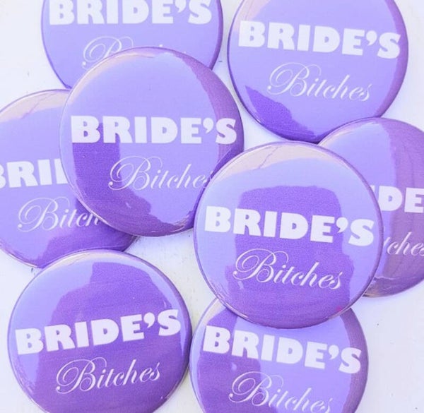 Button of (kleding)magneet Bride's Bitches paars