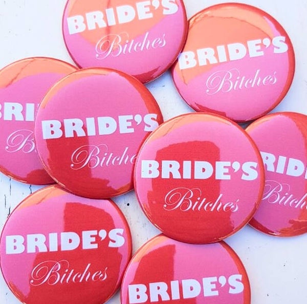Button of (kleding)magneet Bride's Bitches rood