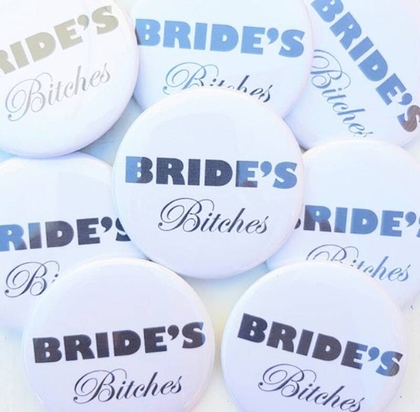 Button of (kleding)magneet Bride's Bitches wit