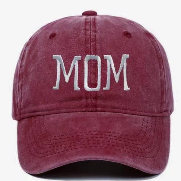 Cap Mom bordeaux rood met geborduurde tekst