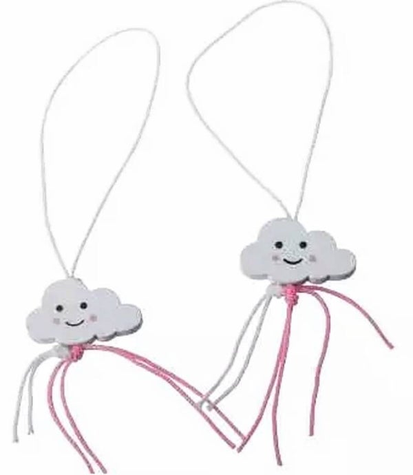Gelukspoppetjes in de vorm van een wolk wit met roze