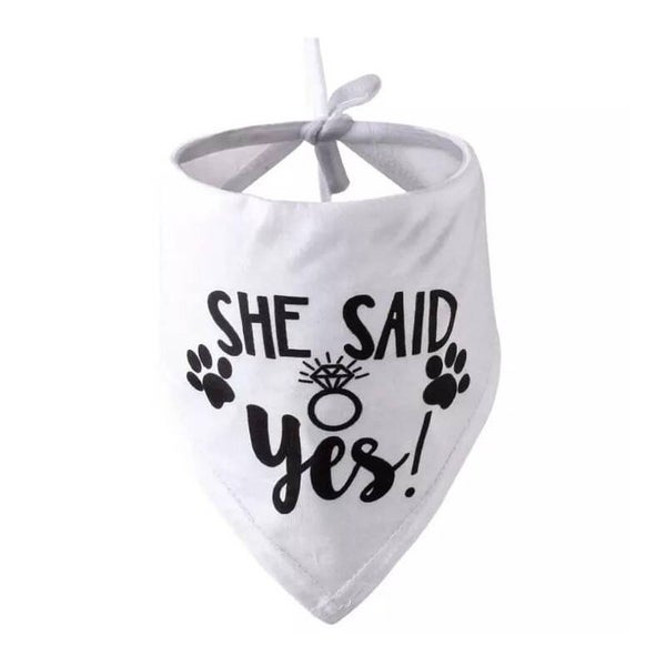Honden bandana wit  met in zwart de tekst She Said Yes