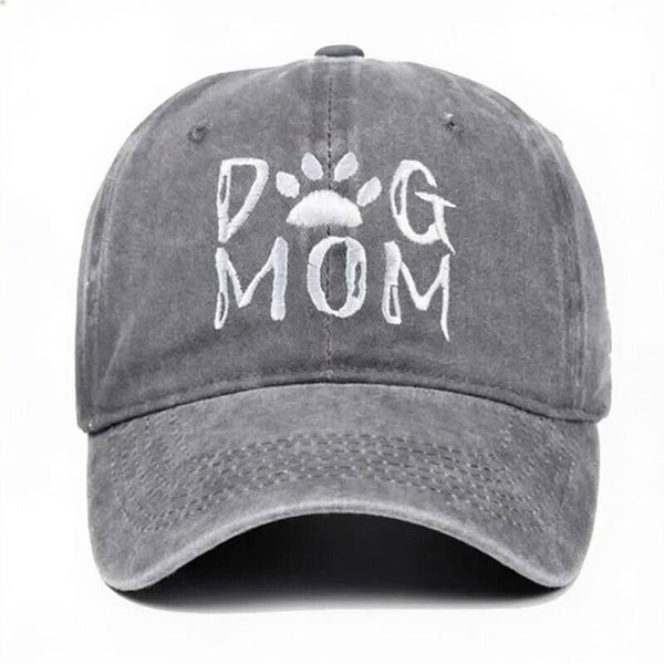Cap Dog Mom grijs met witte geborduurde tekst