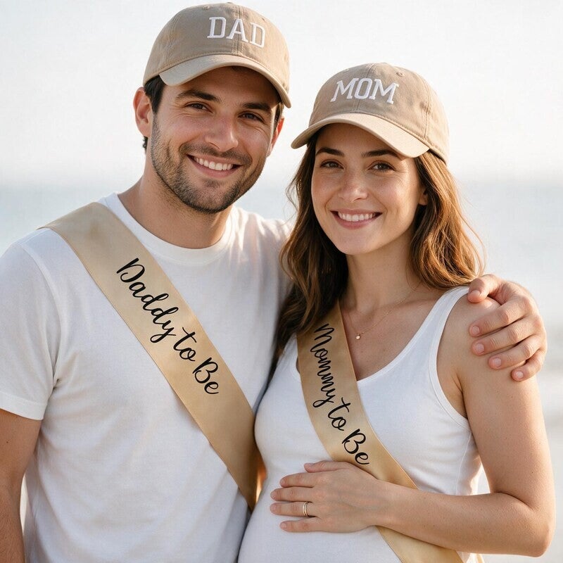 Babyshower set met 2 caps en 2 sjerpen Mom en Dad beige