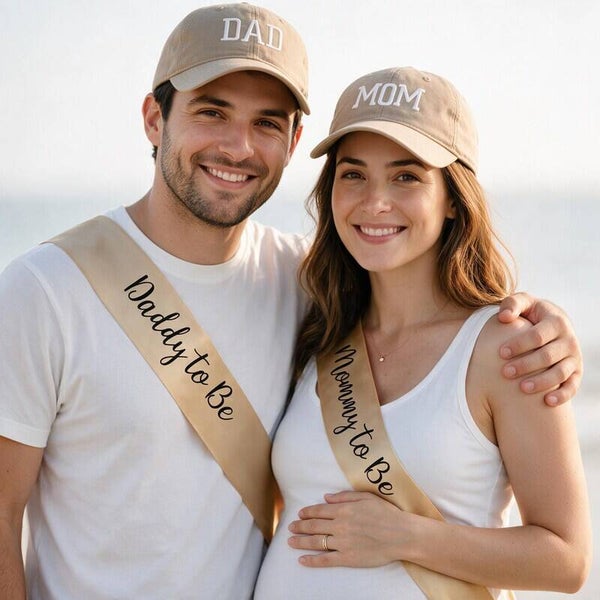 Babyshower set met 2 caps en 2 sjerpen Mom en Dad beige