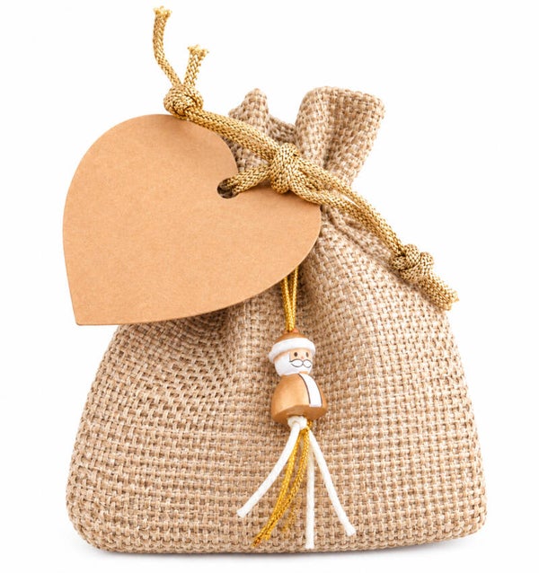 Jute giftbag met pepermuntjes, houten kerst mannetje goud en kraft kaartje