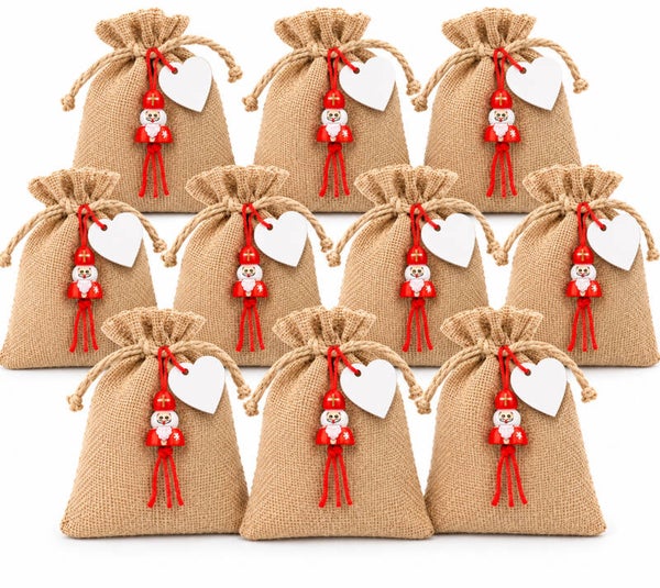10 jute zakjes met 10 houten gelukspoppetjes Sinterklaas en hartvormig wit kaartje