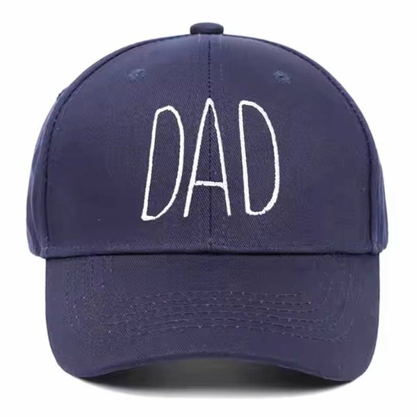 Cap Dad donker blauw met geborduurde smalle letters