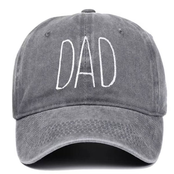 Cap Dad grijs met geborduurde smalle letters