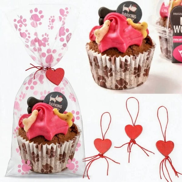 Honden cadeau met muffin rood/roze en gelukspoppetje hart