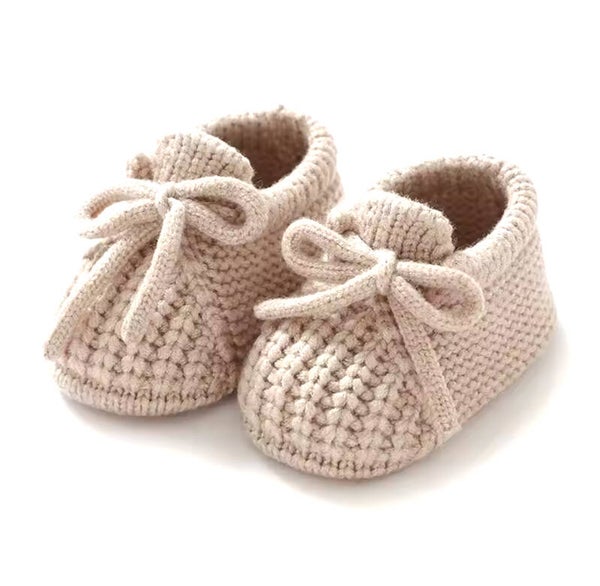 Gebreide baby slofjes beige