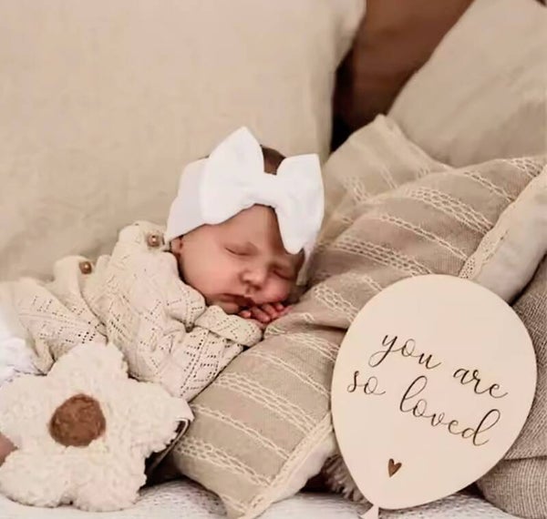 Houten ballon met de tekst You're so Loved
