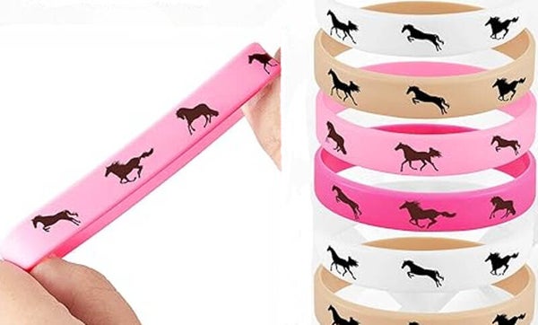 Set met 4 rubberen paarden armbanden wit, beige, licht en donker roze