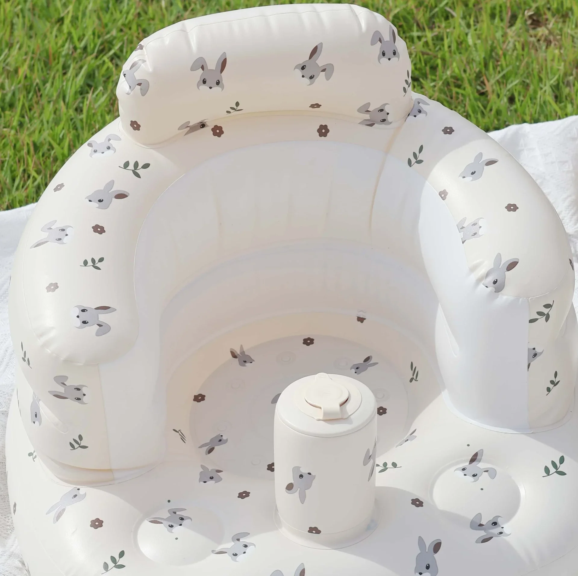 Opblaasbaar babystoeltje met konijntje in 2 maten