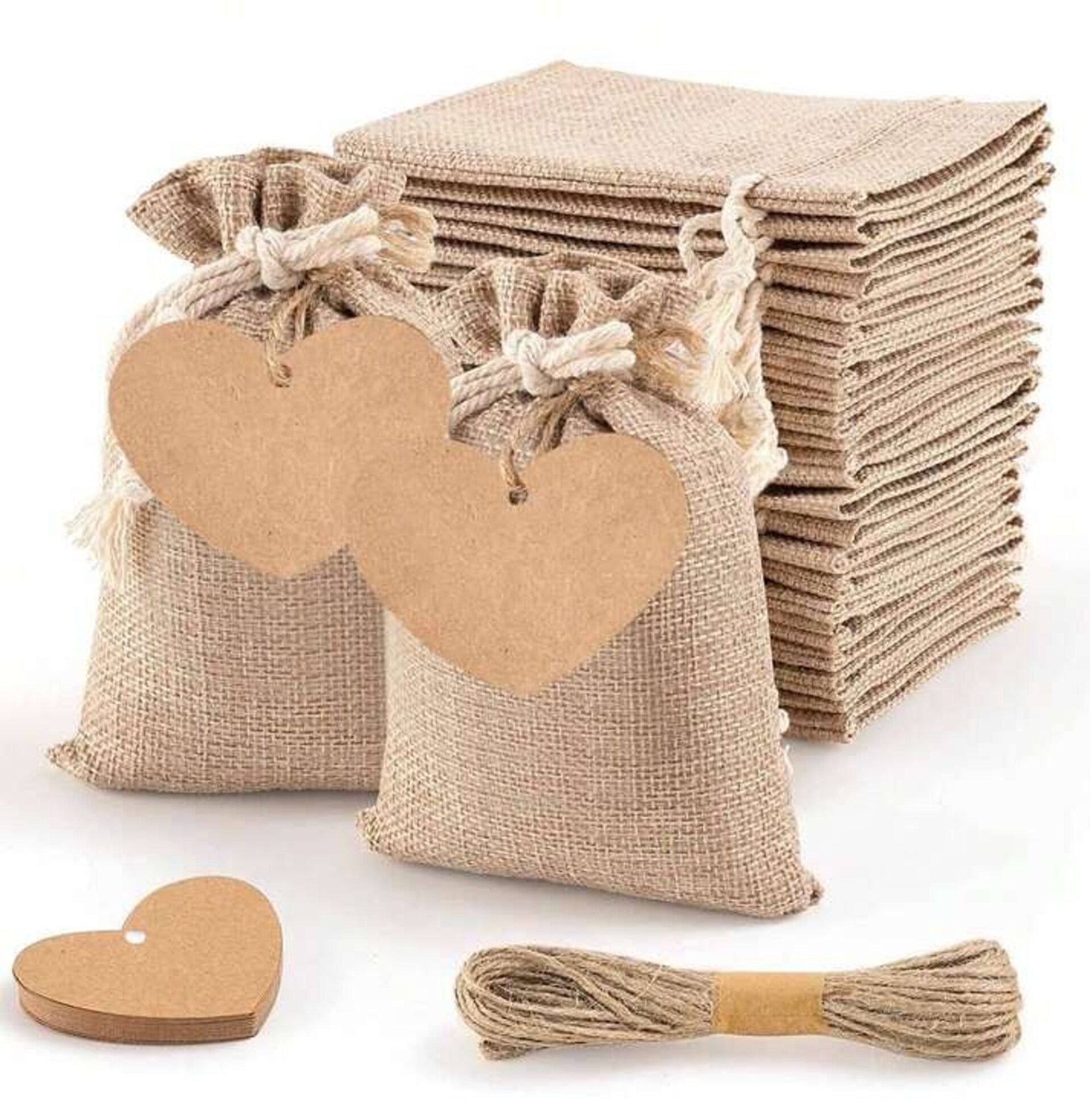 Jute giftbags met hartvormig kraft kaartje aan jute touw