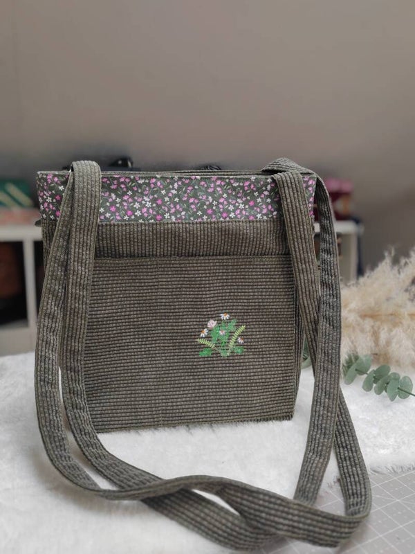 Kleine Handtasche / Shopper - armeegrün mit Blümchen