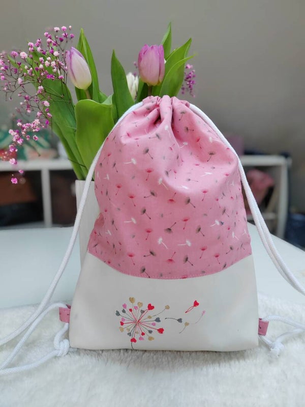 Kleiner Turnbeutel mit Stickerei
