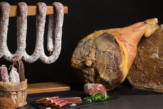 charcuterie-monts-de-lacaune-standard.jpg