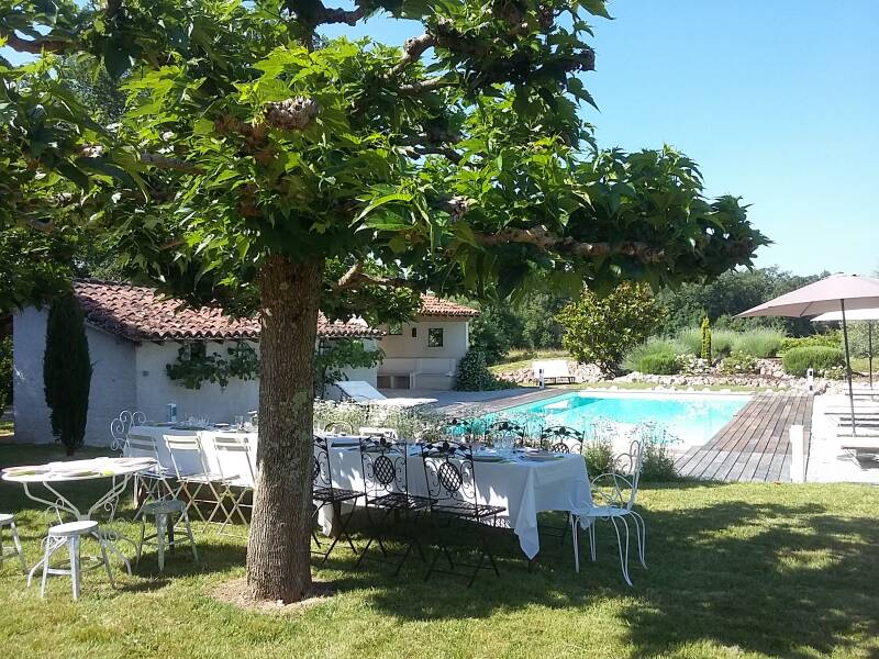 table-sous-les-muriers-platanes-standard.jpg