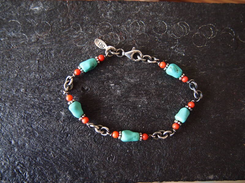 Zilveren armband met turkoois en koraal