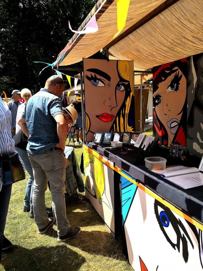 De man in het blauwe shirt een tijd mee zitten kletsen, bleek het ook een oud leerling van de grafische school te zijn een jaar onder mij.