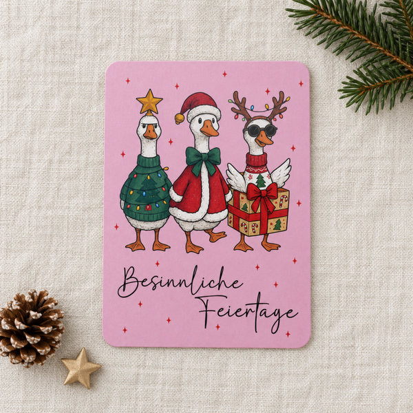 Postkarte Besinnliche Feiertage – lustige Weihnachtskarte mit drei Gänsen
