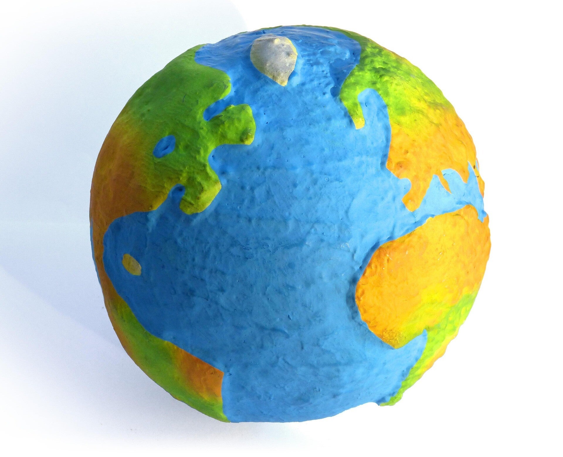 wereldbol gemaakt uit papier-maché