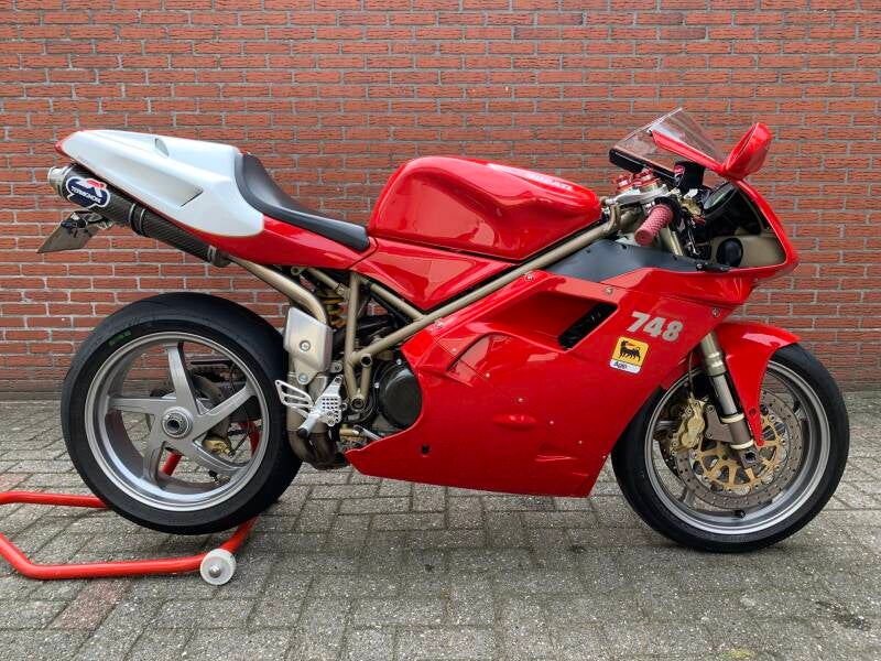 Ducati 748