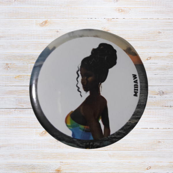 Soleil, Mer et Madras - Badge Femme Antillaise