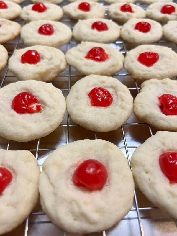 Shortbread with half cherry