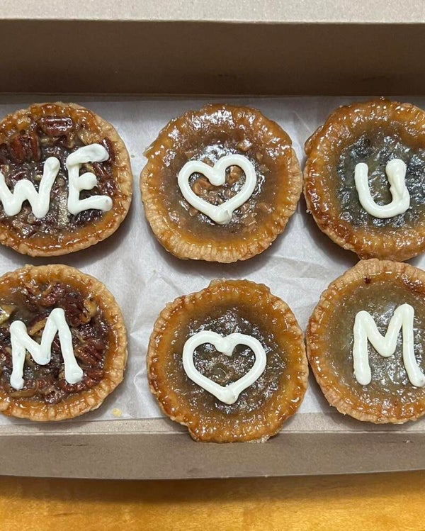 6 butter tarts with message for Mom