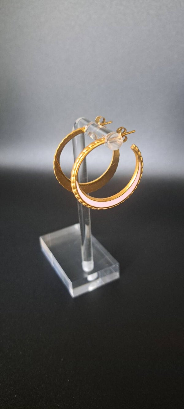 Boucle d'oreille dorée créole rose clair