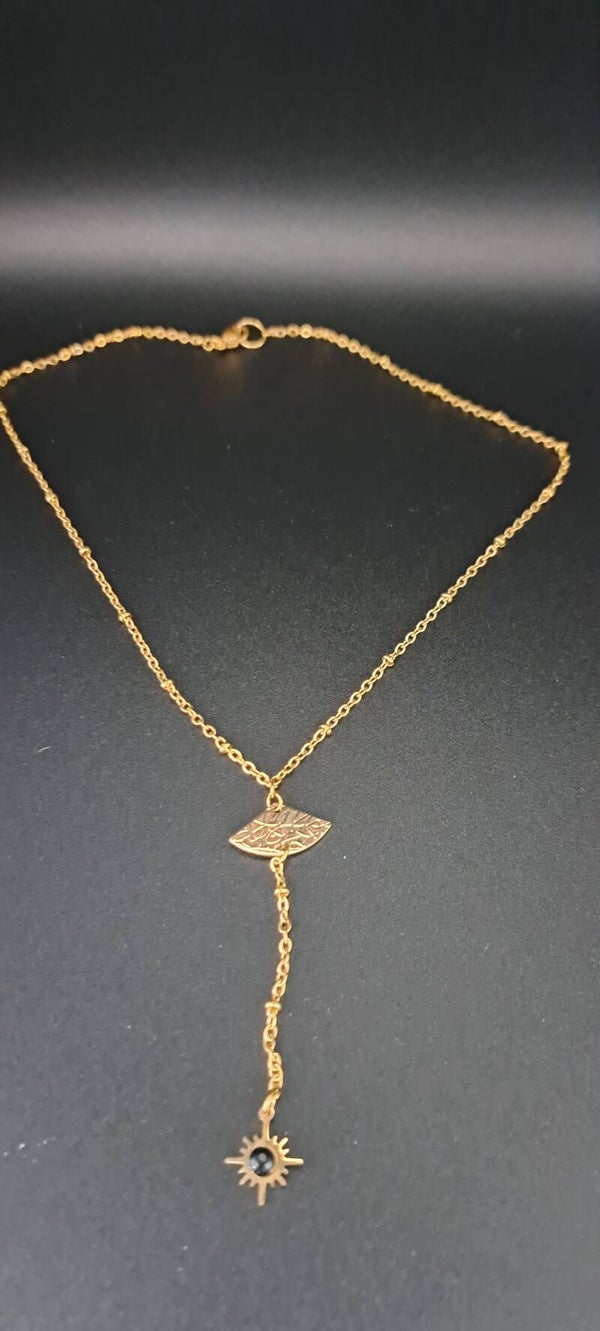 collier éventail avec sa rose des vents avec une perle noir